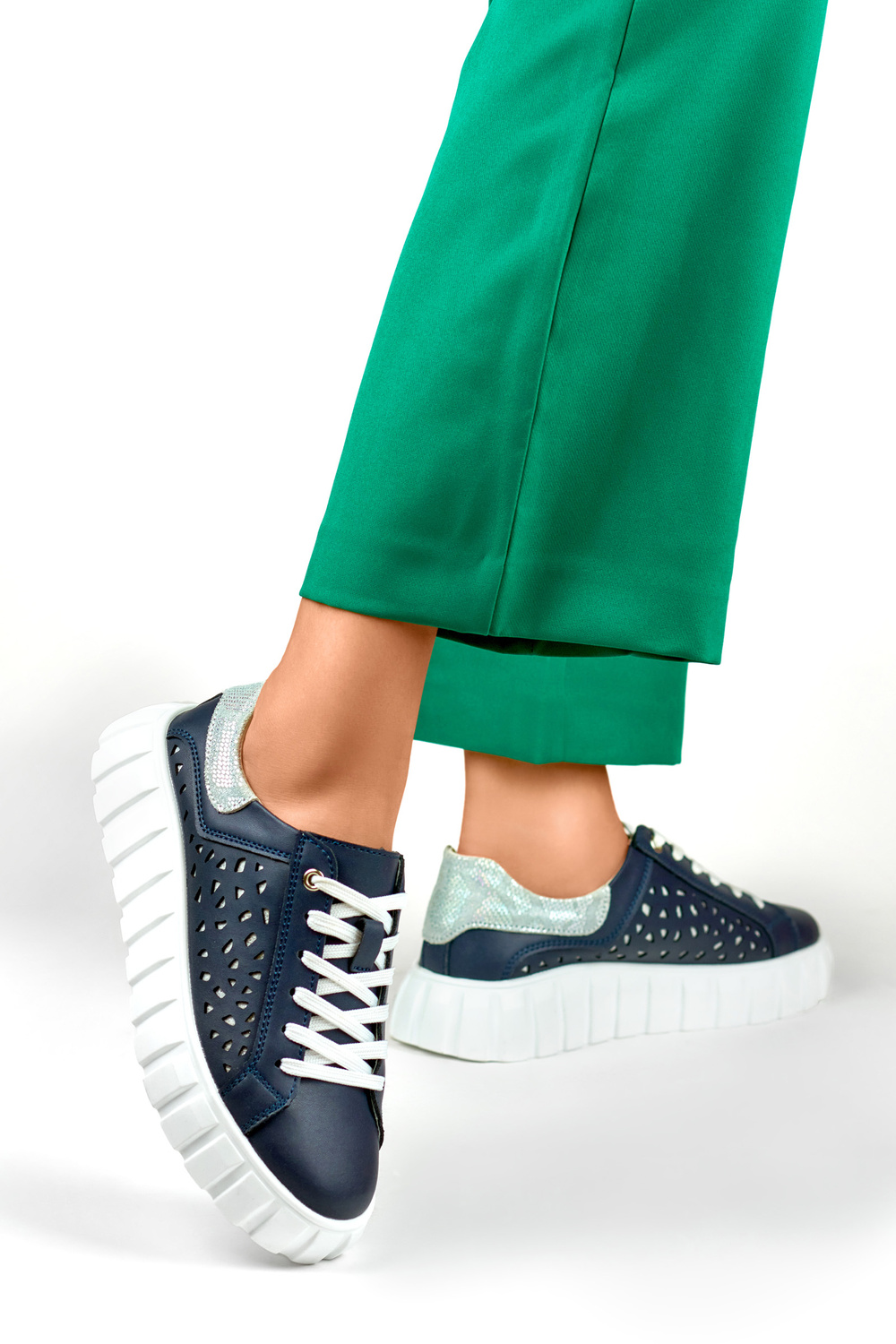 primohurt Granatowe buty sportowe damskie ze skóry naturalnej