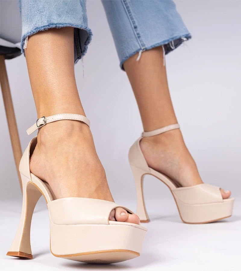 marka niezdefiniowana Beige high heel sandals Tesli