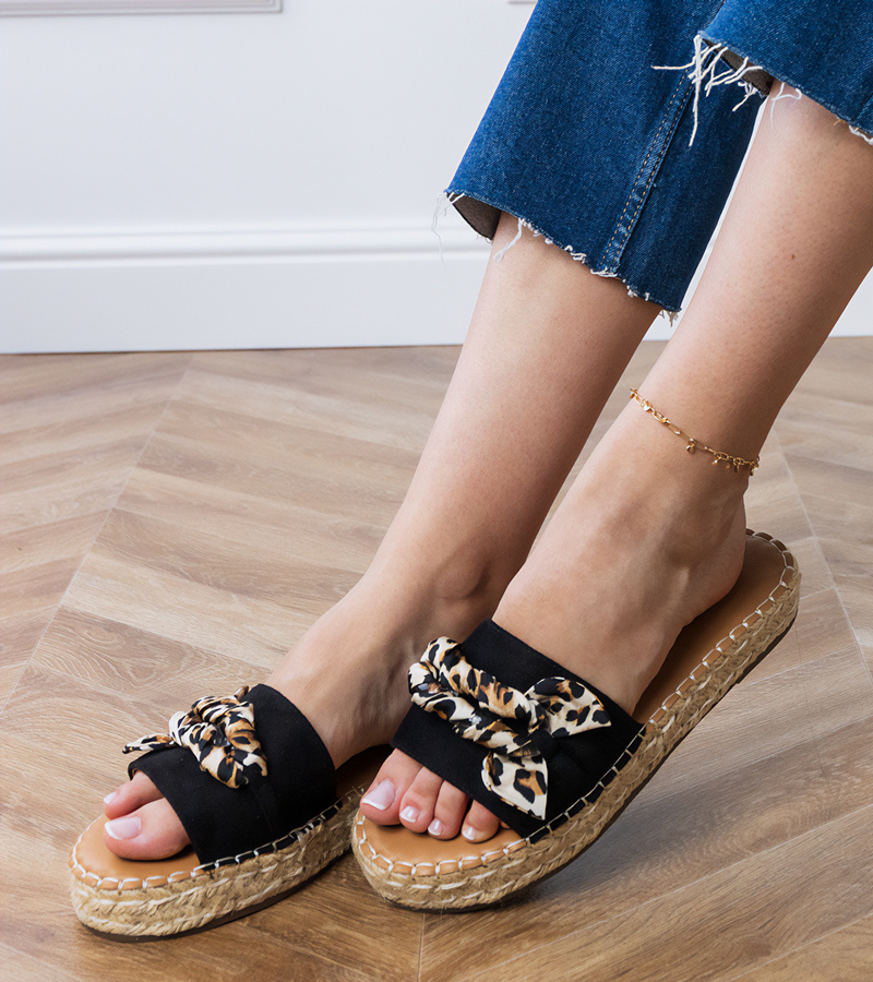 D/CEO Black espadrille slides with a bow Kartis