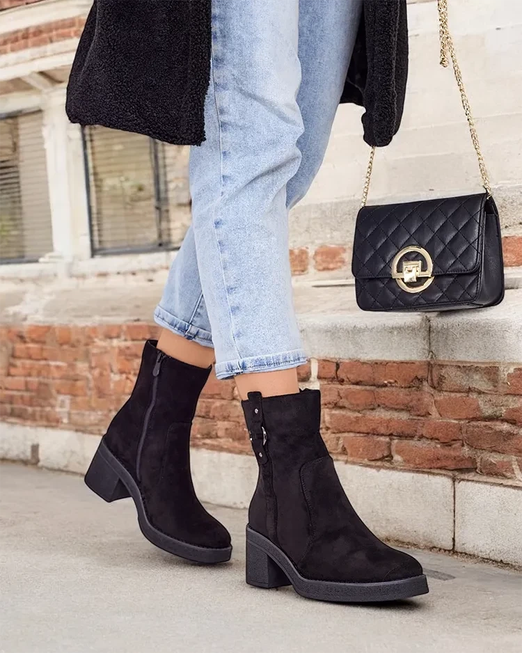 Resti Women&#039;s ankle boots on a post Boron