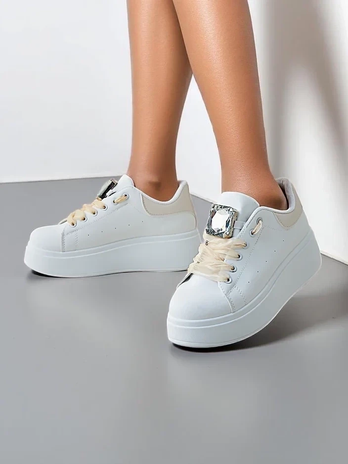 Resti Women's sports sneakers on a platform Safirrat