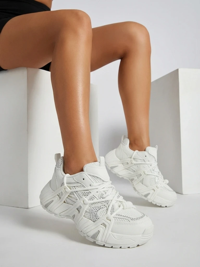 Дамски спортни маратонки с по-дебела подметка