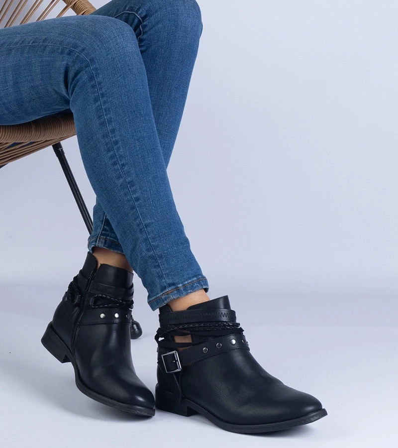 marka niezdefiniowana Black flat ankle boots with a cutout and a buckle Savaner