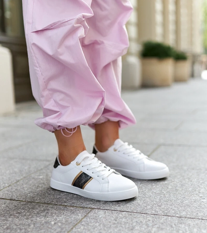 Gemre Sneakers albi cu bandă decorativă Grada