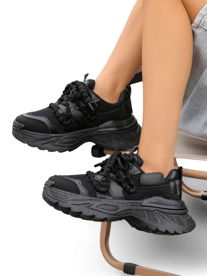 Resti Women's sporty sneakers on a thicker sole Loness
