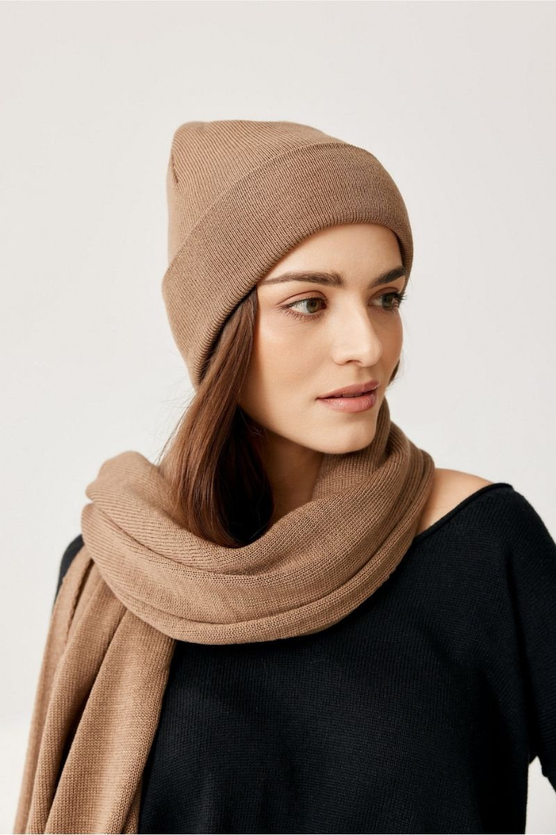 Шапка и шал NAOMI от мериносова вълна