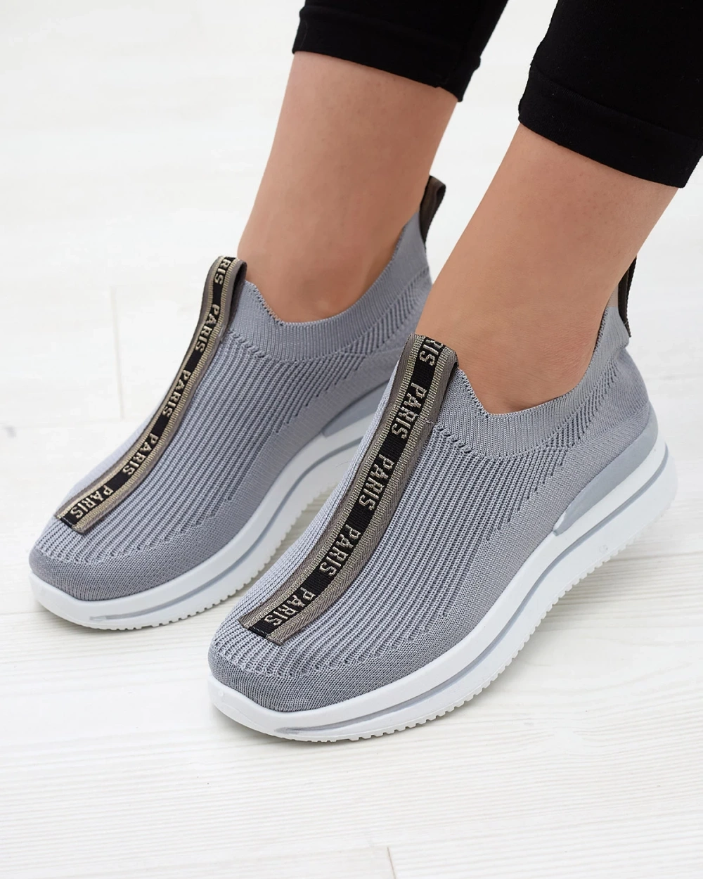 Resti Women&#039;s slip-on sports shoes with lettering in gray Cerppa- Footwear