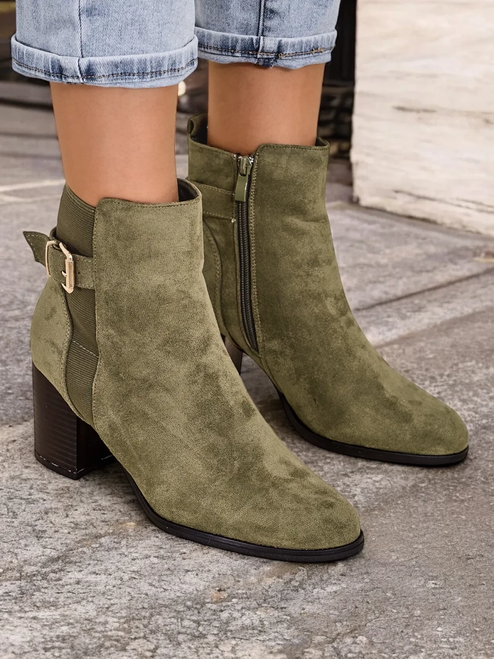 Resti Women&#039;s ankle boots on a post Vierod