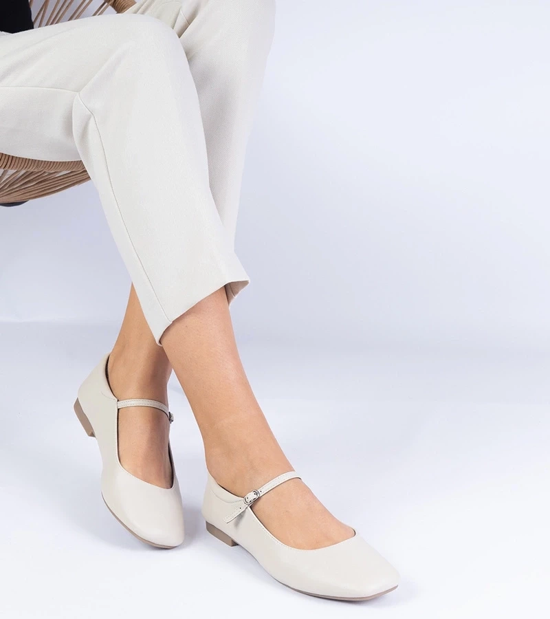 marka niezdefiniowana Beige classic eco-leather ballerinas Grenada