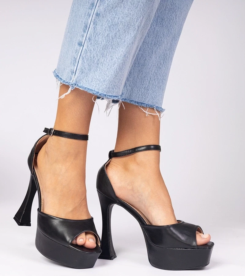 marka niezdefiniowana Black high heel sandals Tesli