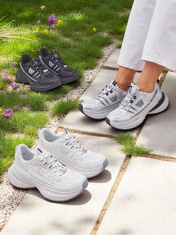 Resti Women's sporty sneakers on a thicker sole Roality