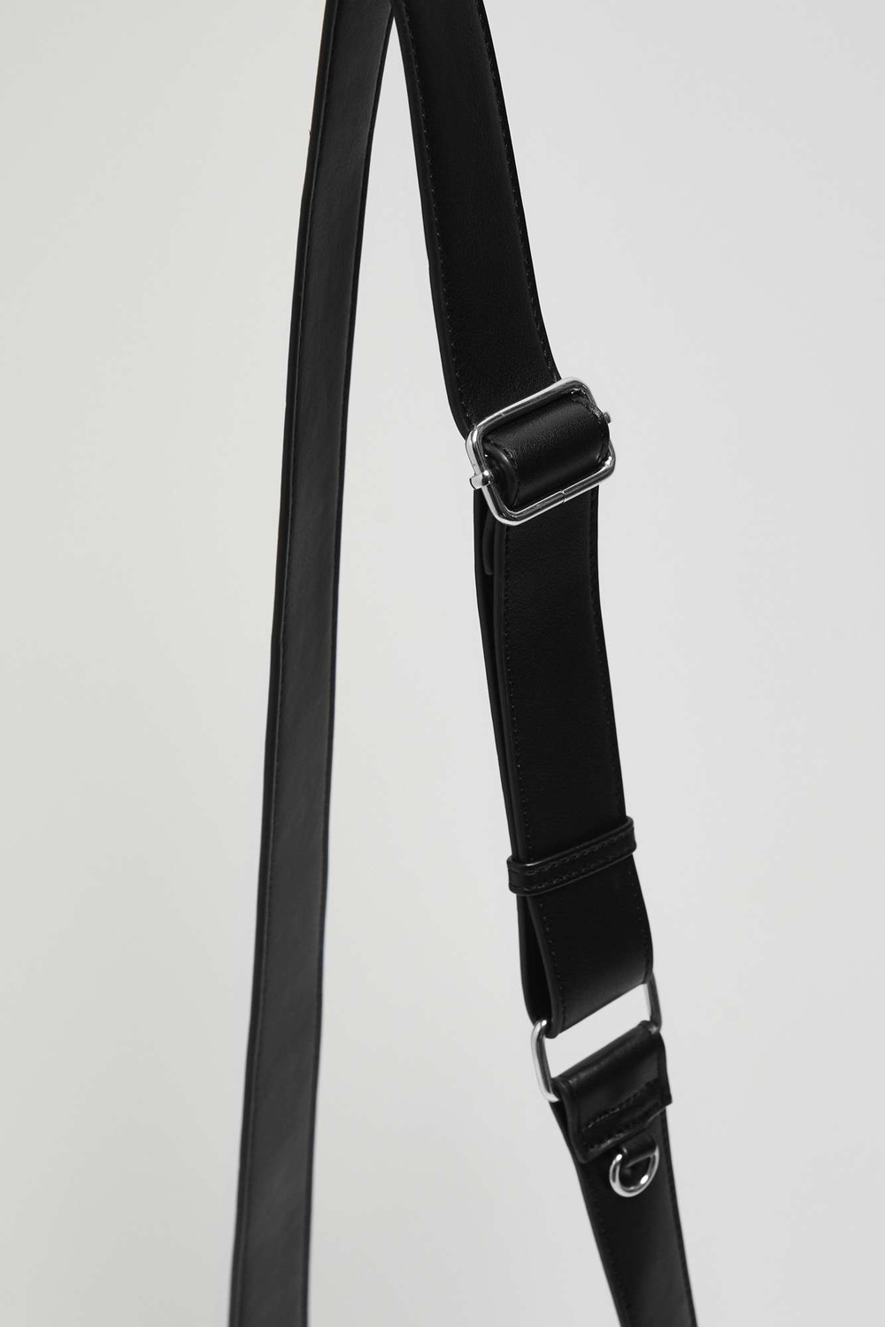 Marisse Black Zippered Shoulder Bag