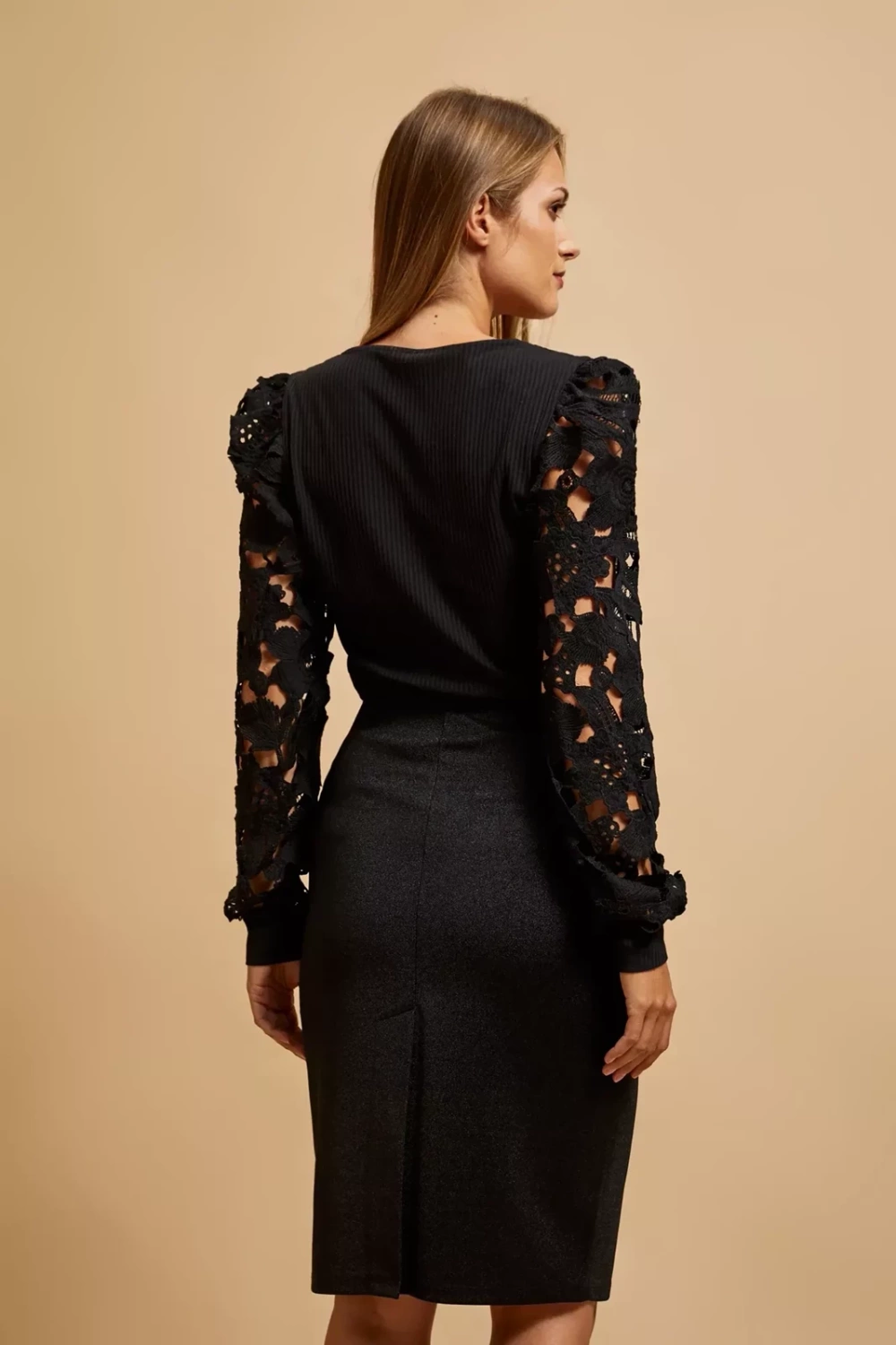 Blouse with lace sleeves