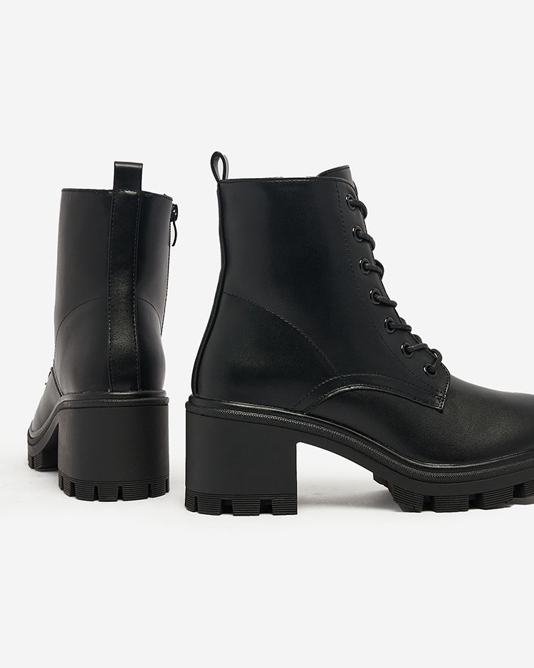 Resti Women&#039;s boots on a low post Marusear