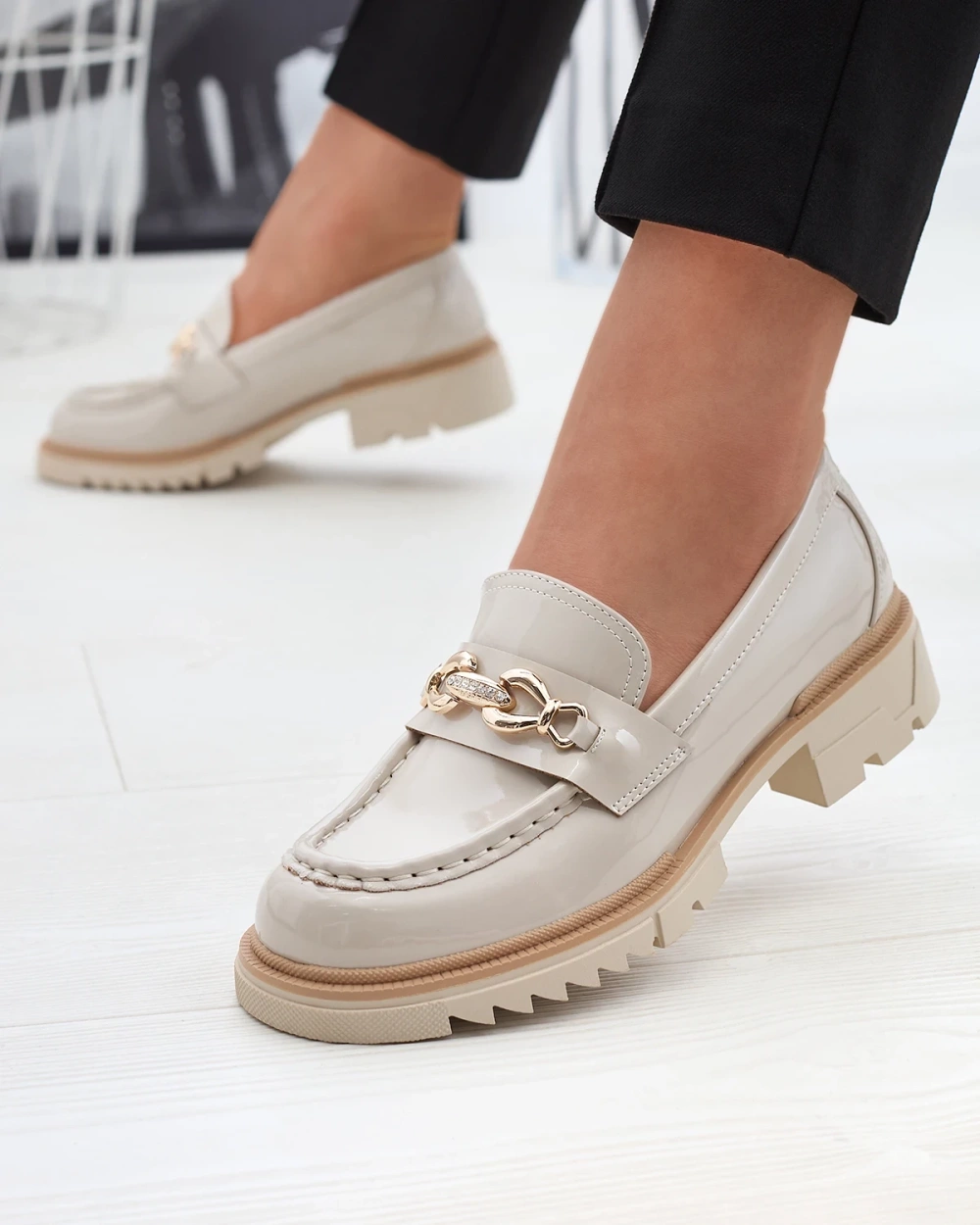 Resti Beige lacquered women&#039;s moccasins with chain Sotella - Footwear