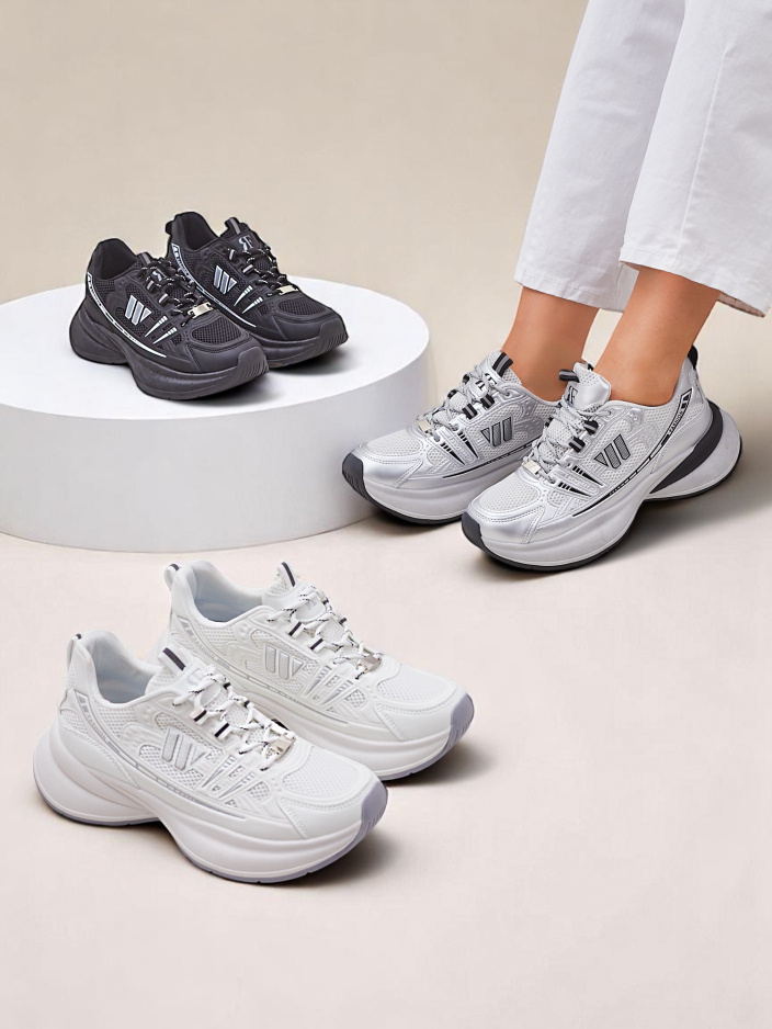 Resti Women's sporty sneakers on a thicker sole Roality