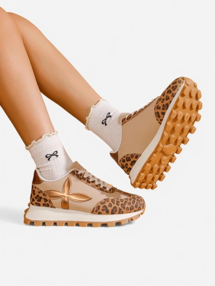 Resti Women's sporty sneakers on a thicker sole Aloqa