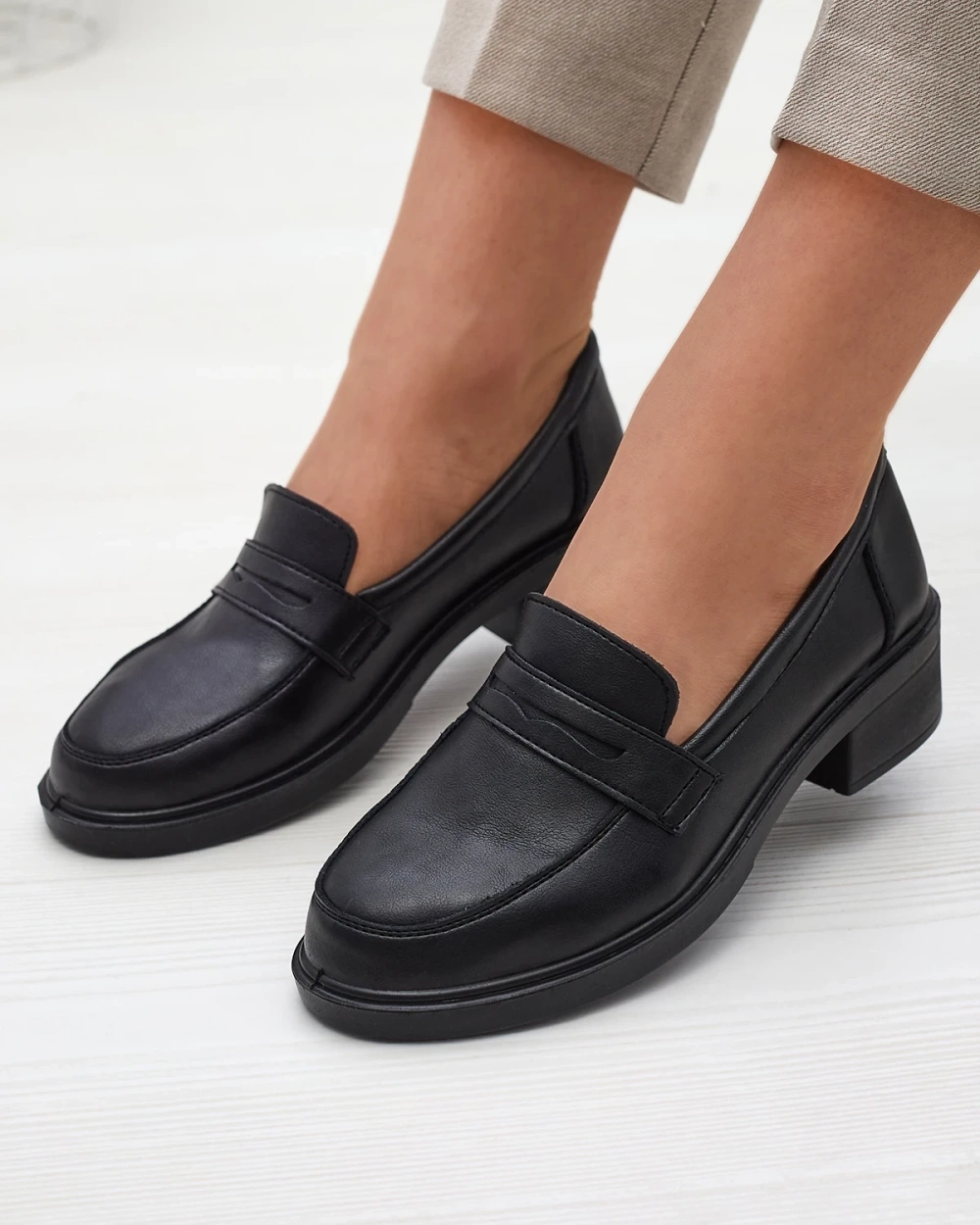 Resti Women&#039;s moccasins in black Nasanna- Footwear