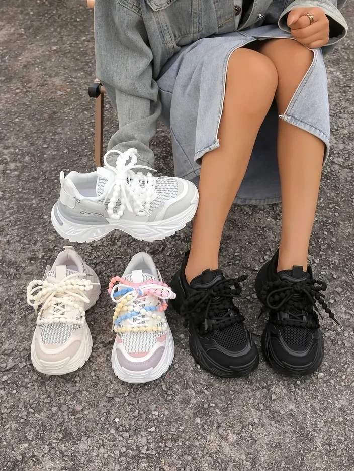 Resti Women's sporty sneakers on a thicker sole Loness