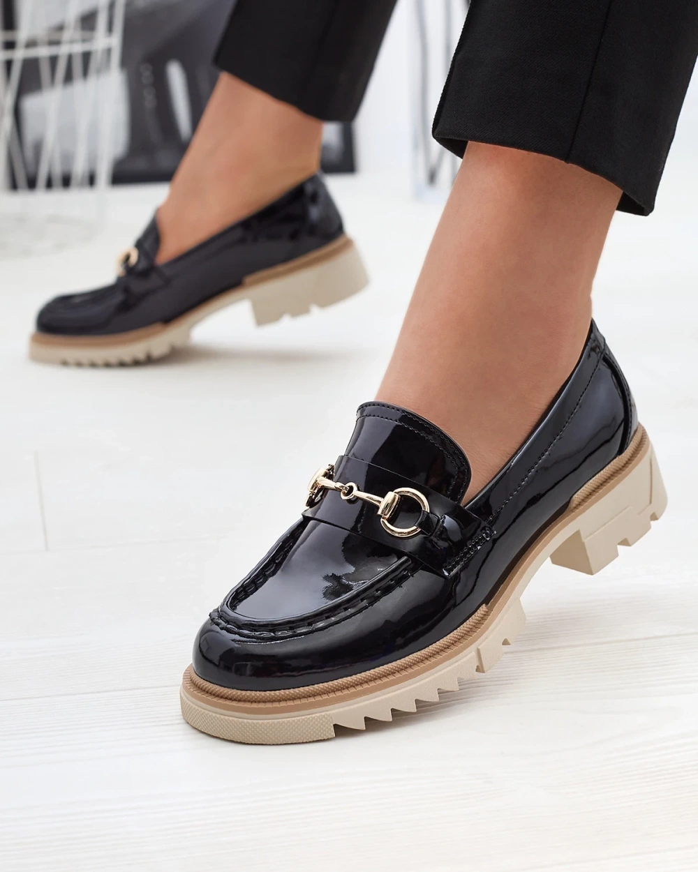 Resti Black lacquered women&#039;s moccasins with chain Soterra - Footwear