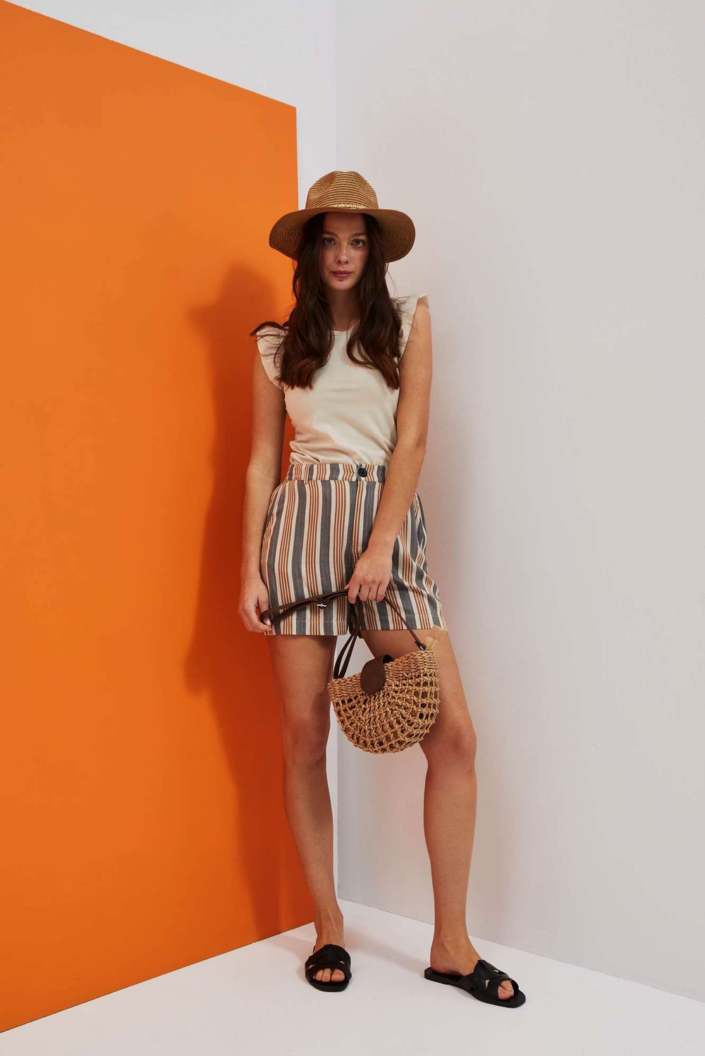 WOMEN&#039;S SHORTS L-SH-4015 L.Beige