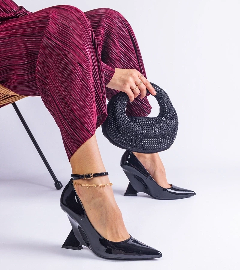 Gemre Pantofi negri lăcuiți cu platformă Florianda