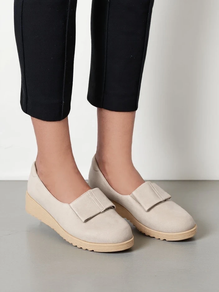Resti Ladies moccasins on a low wedge Qomman