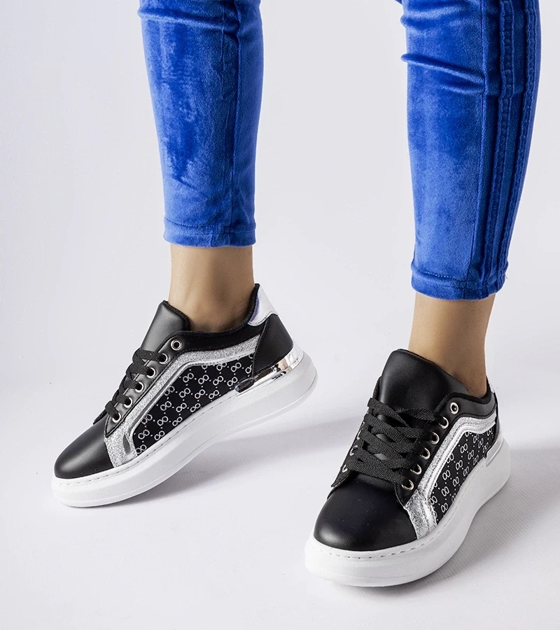 Gemre Adidași negri cu ornament argintiu Leo