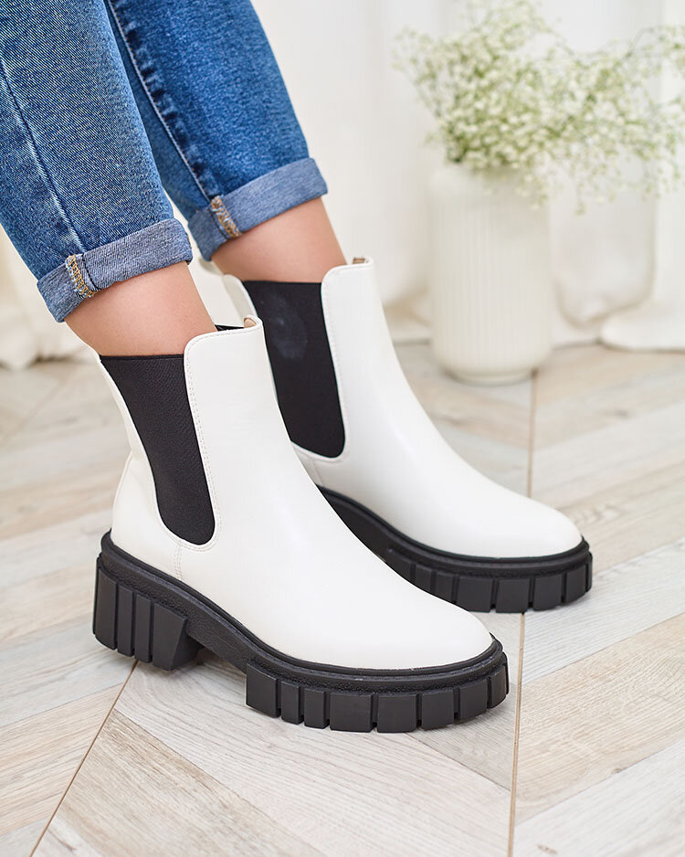 Resti White women&#039;s boots on a solid sole Eferope