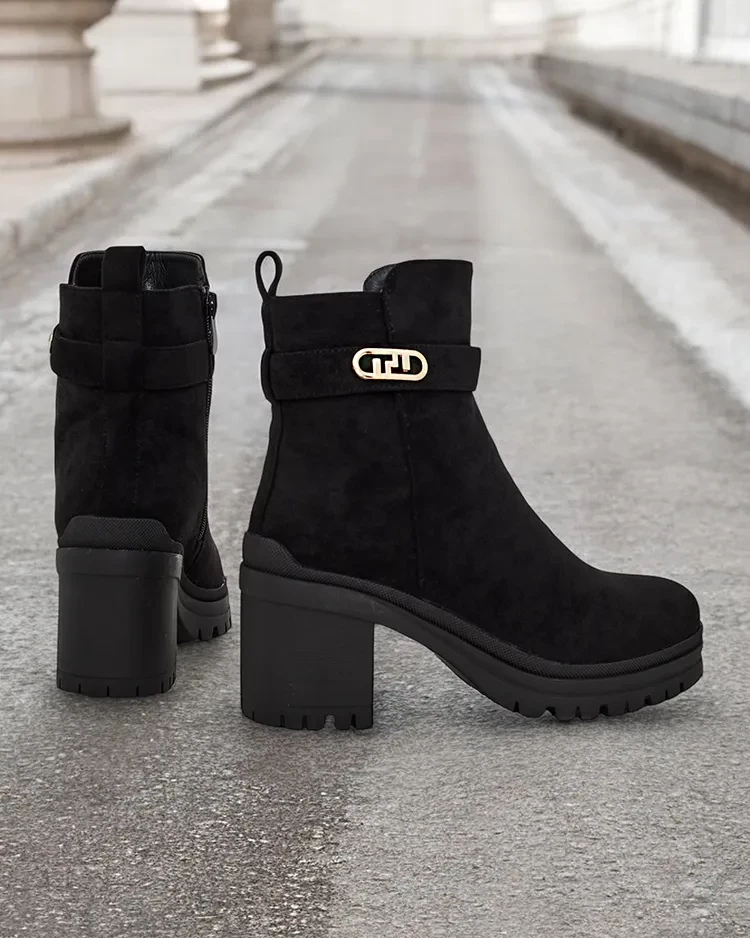 Resti Women&#039;s ankle boots on a post Himmo