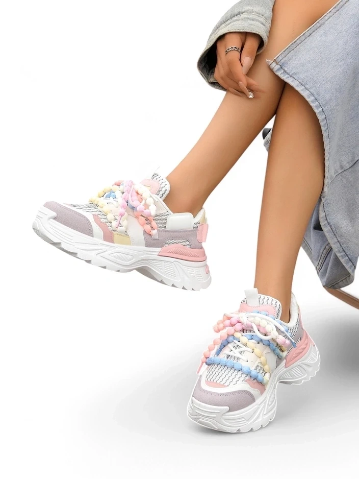 Resti Women's sporty sneakers on a thicker sole Loness