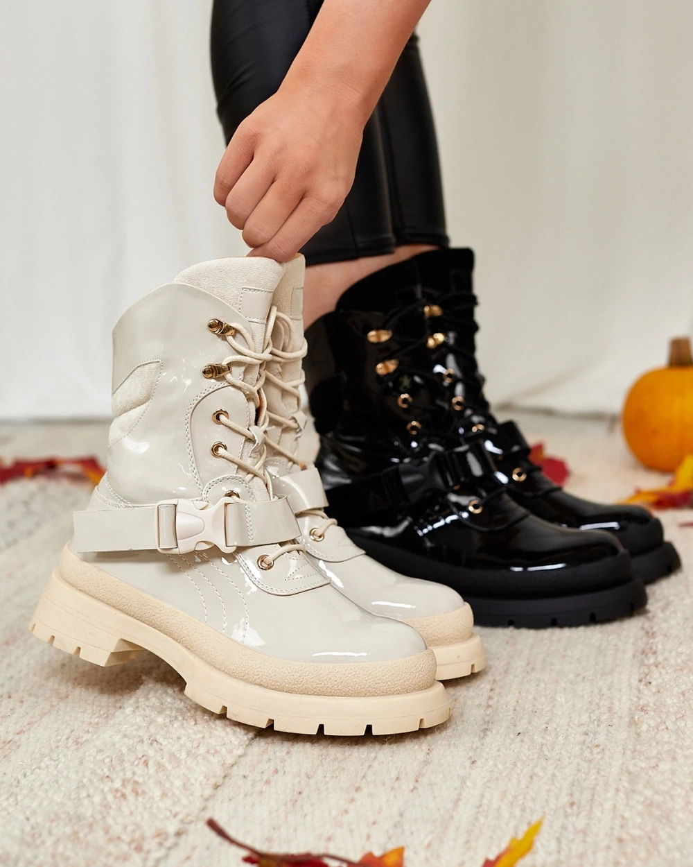 Resti Women&#039;s lacquered boots in beige Setogy