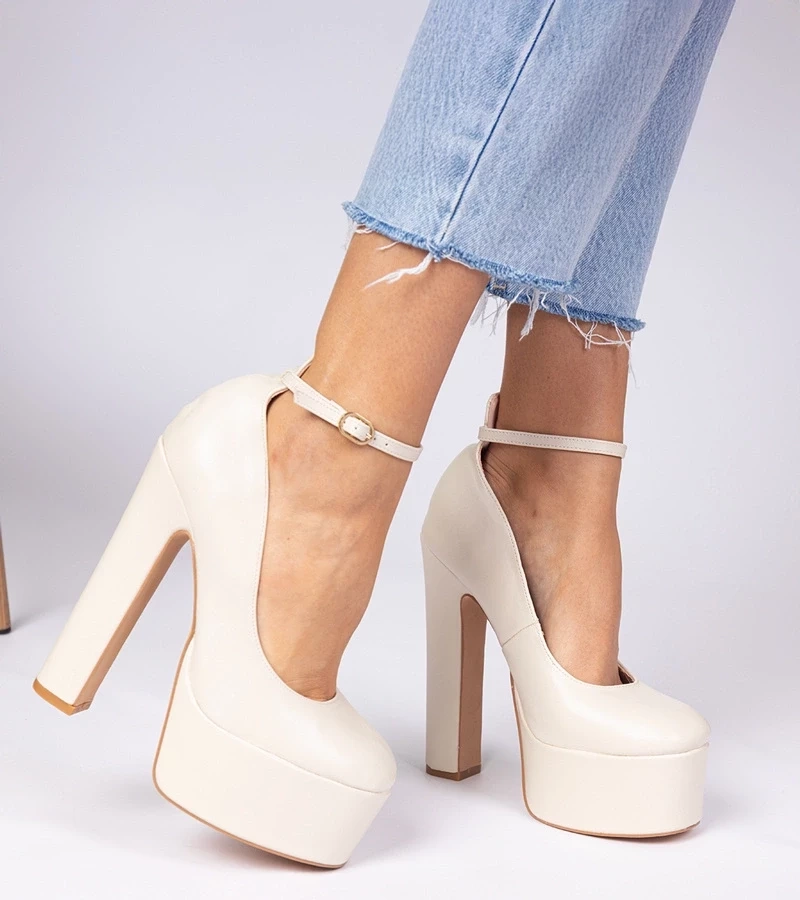 marka niezdefiniowana Beige high heel pumps Felida