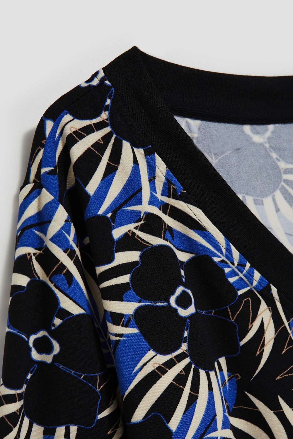 Marisse Patterned V-Neck Blouse, Black