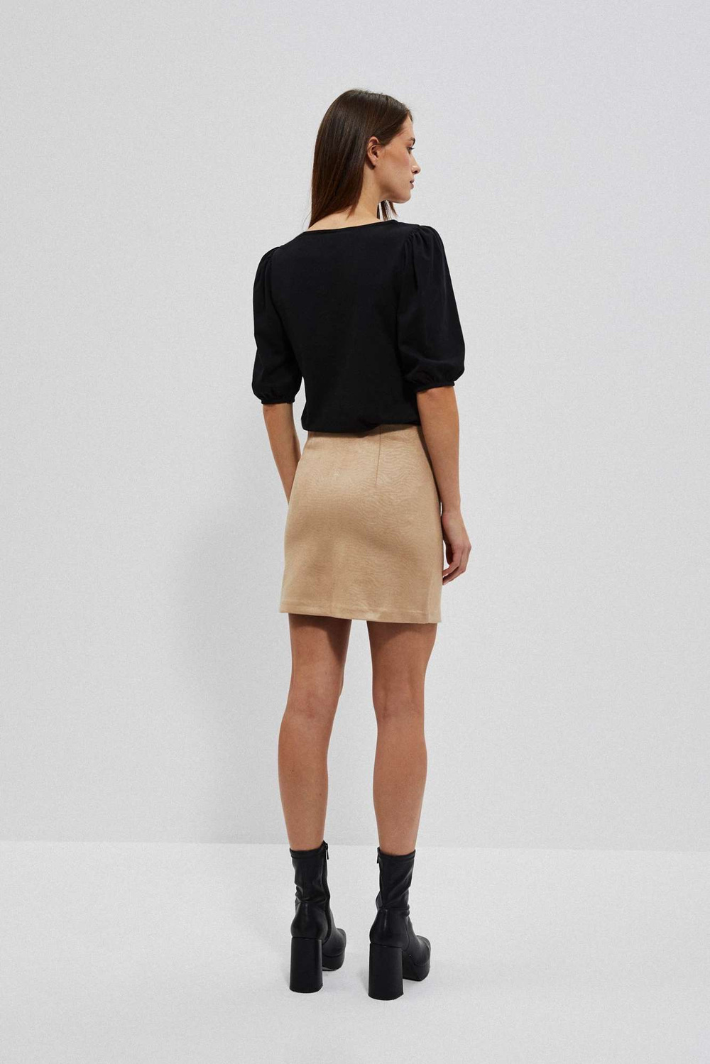 Mini skirt with slit