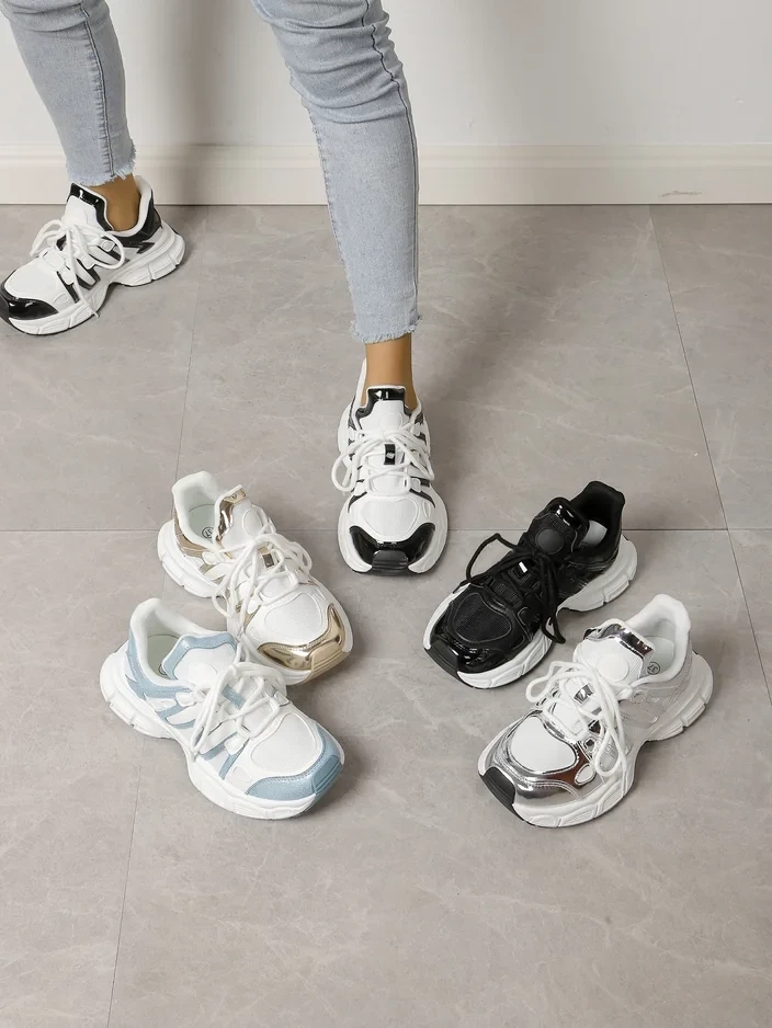 Resti Women's sporty sneakers on a thicker sole Loness