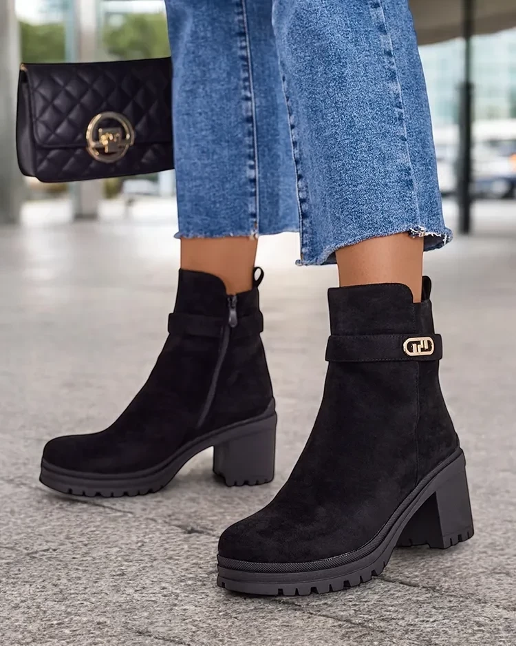 Resti Women&#039;s ankle boots on a post Himmo