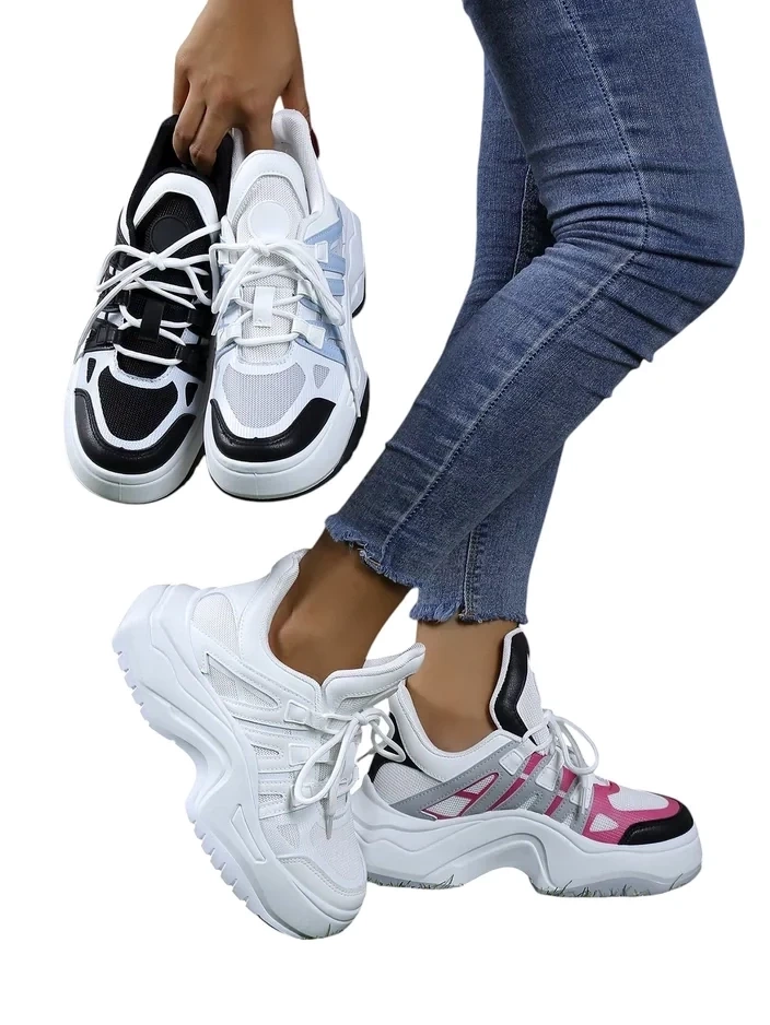 Resti Women's sporty sneakers on a thicker sole Loness