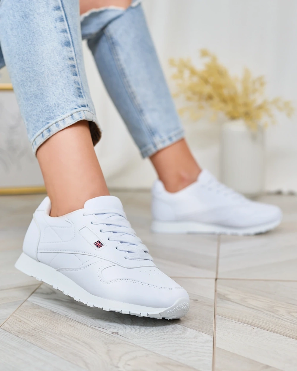 Resti Classic Women&#039;s White Reurabos Sports Shoes