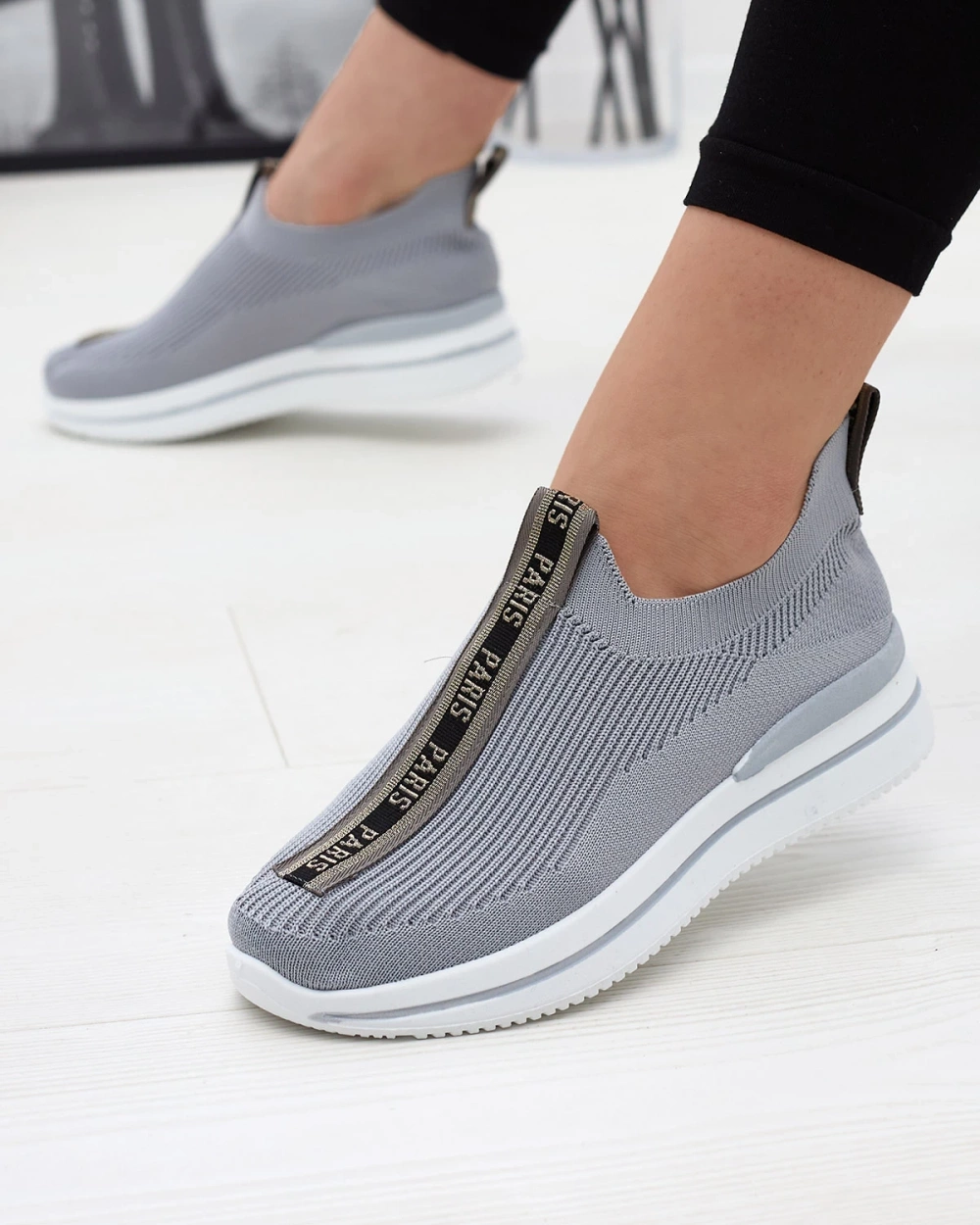 Resti Women&#039;s slip-on sports shoes with lettering in gray Cerppa- Footwear