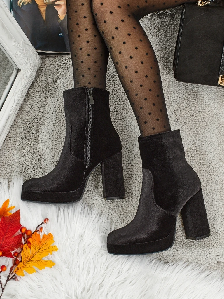 Дамски боти до глезена с токчета Resti