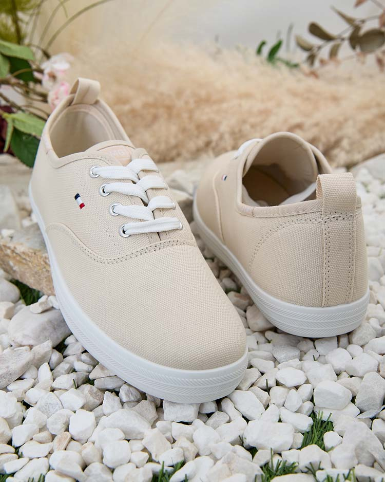 Resti Womens Secilla Sneakers