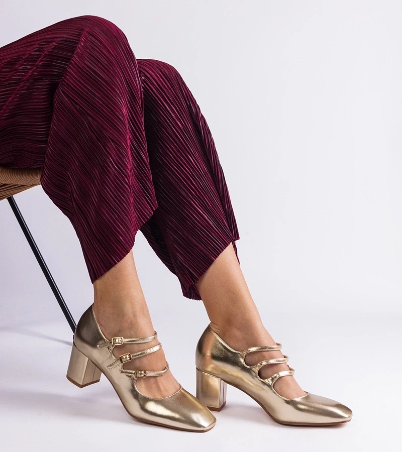 Gemre Pantofi aurii pe toc cu catarame decorative Izida