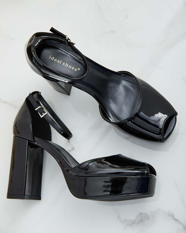 Resti Women&#039;s Lefeyoa lacquered post sandals