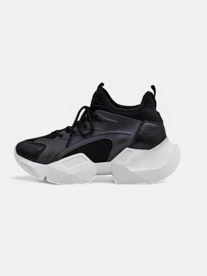 Resti Women&#039;s sporty sneakers on a thicker sole Vivers