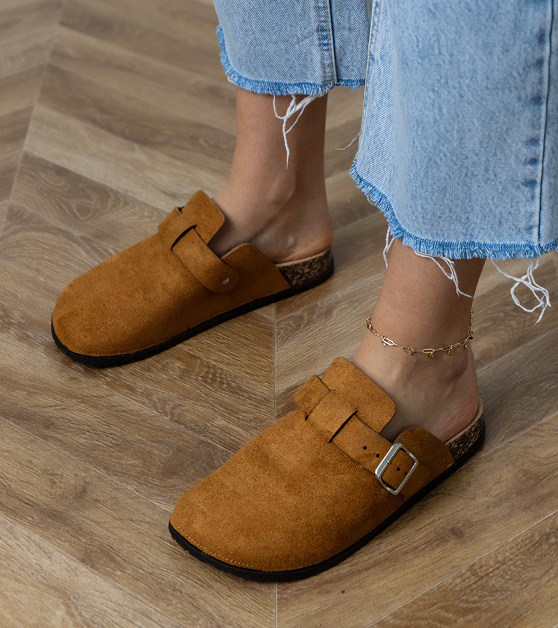 D/CEO Brown closed-toe sandals on a cork sole Lerins