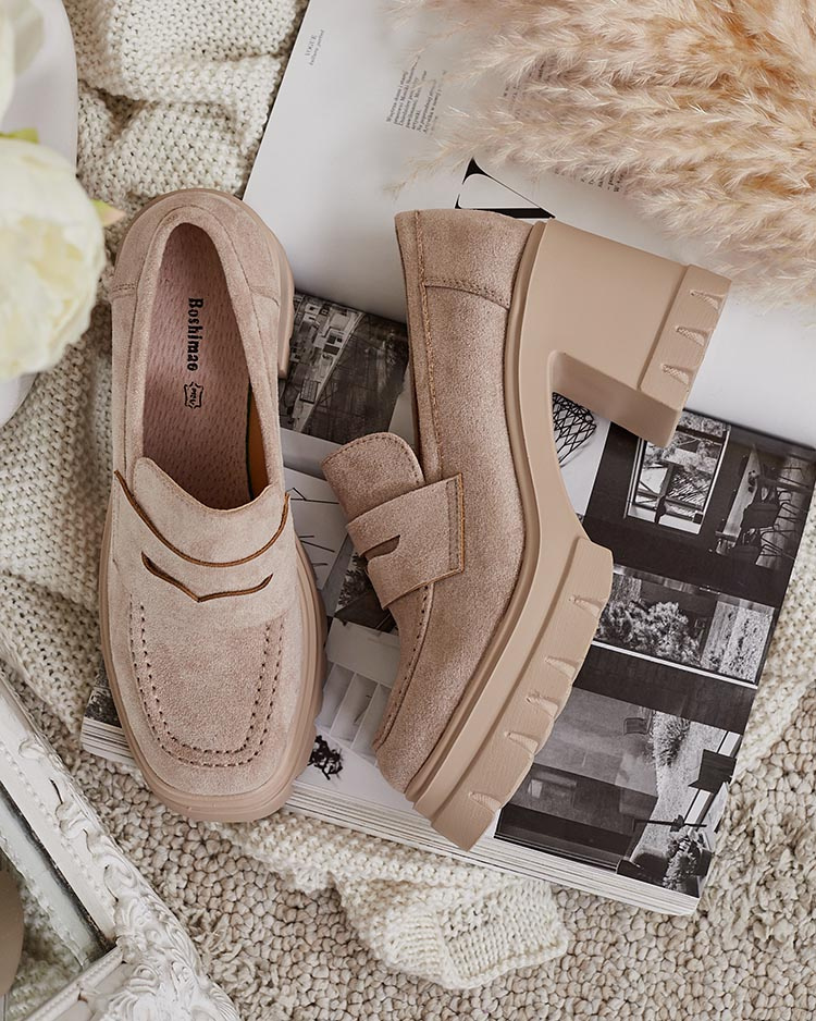Resti Women&#039;s moccasins on a post Narvoti