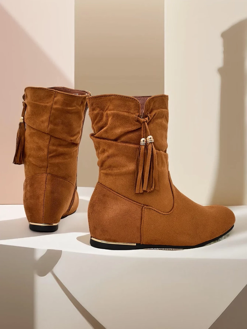Resti Eko - suede ankle boots on a covered wedge Lovely