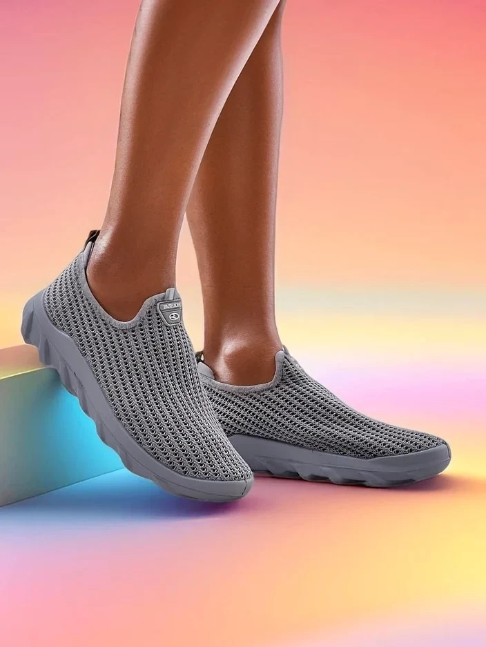 Resti Women's Slip-On Fabric Sports Shoes Erra