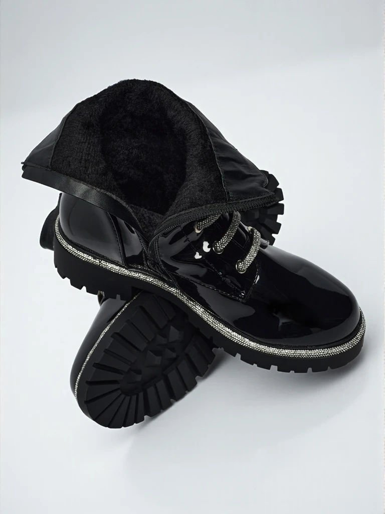 Лакирани боти с връзки до глезена